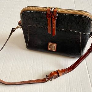 Dooney and Bourke Crossbody, Cameron pebble grain leather, size medium, Black